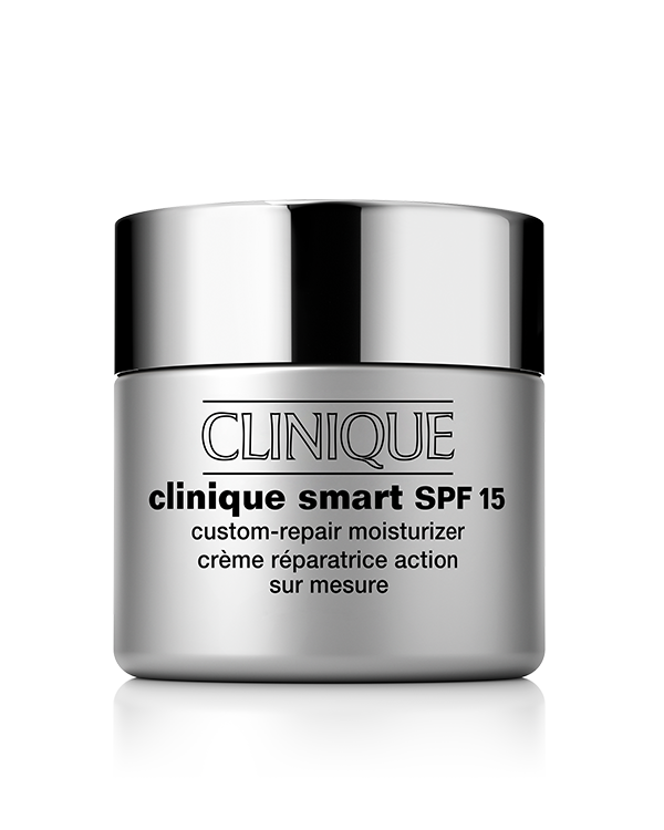 Clinique Smart™ SPF15 Moisturizer, Die intelligente Feuchtigkeitspflege für den Tag hilft sichtbar, Linien, Falten und Hautverfärbungen zu reduzieren.