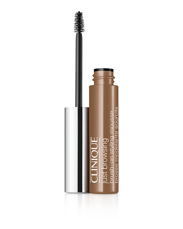 Just Browsing Brush-On Styling Mousse, Cette mousse à sourcils teintée longue tenue de 16 heures, apprivoise et sculpte même les sourcils les plus clairsemés.